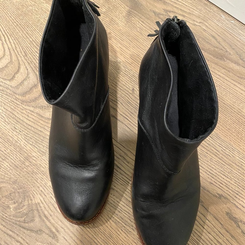 Black Leather Women's Tom's Leila Booties (size 9)